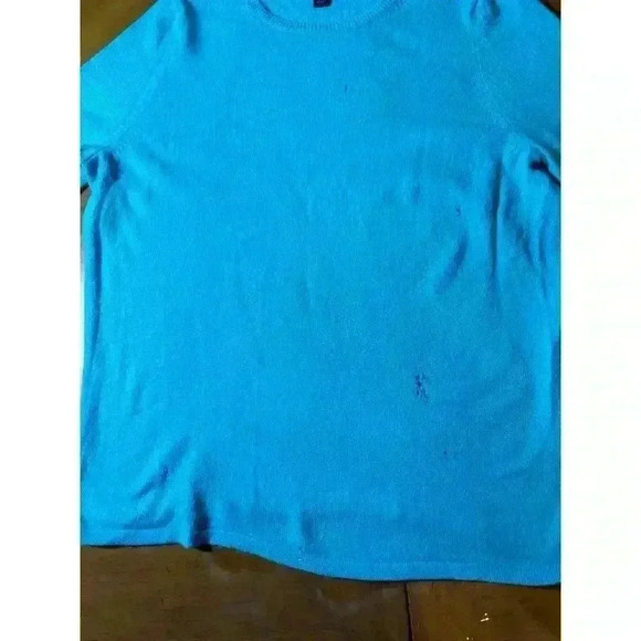 J Crew Italian cashmere sweater size XS flaws shown in pictures has a few hole - Picture 10 of 10